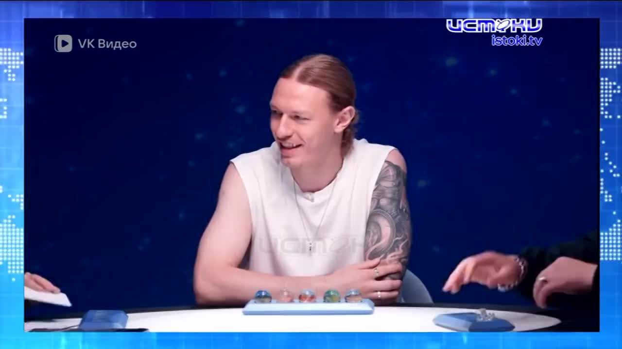В сердце Орла на пешеходной дорожке облез асфальт и плитка. Экспресс - новости.