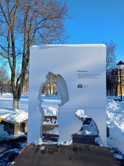 Вандалы поломали инсталляцию «Свидание» вблизи Городского парка культуры и отдыха