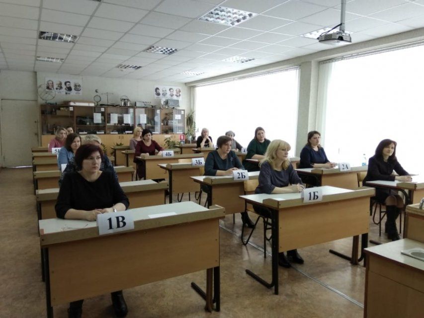 ЕГЭ по-взрослому: в Орле родители поменялись местами с выпускниками