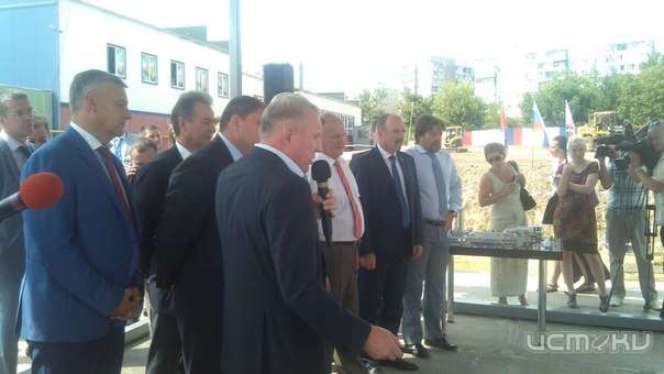 В данный момент директор ТМК "ГРИНН" презентует проект новой гостиницы и аквапарка