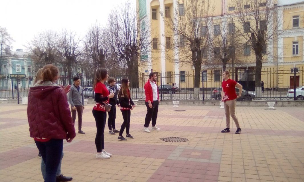 Фоторепортаж: волонтеры-медики научили орловчан основам здорового питания