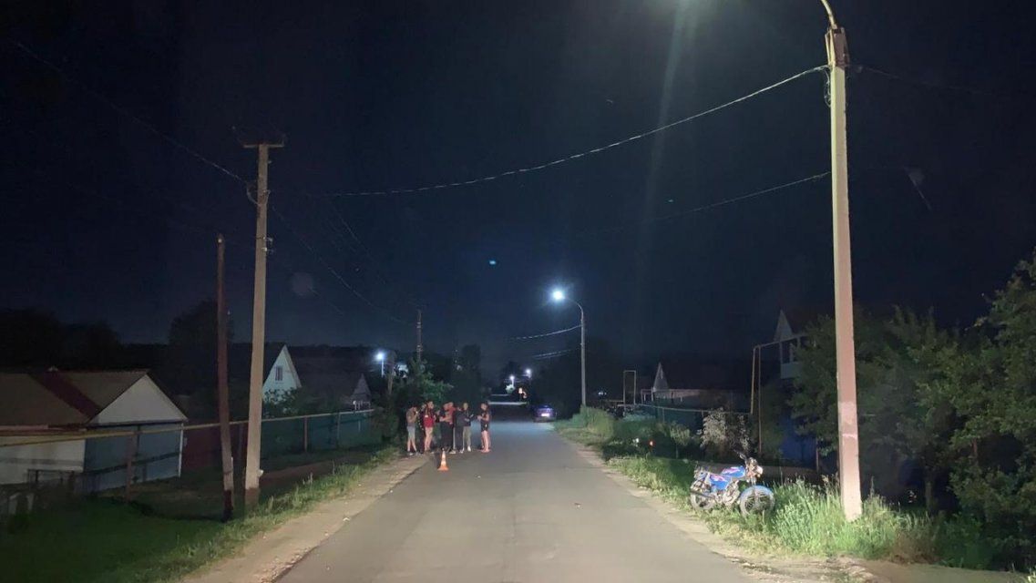 Поздно вечером в Нарышкино 11-летняя девочка попала под колеса мопеда