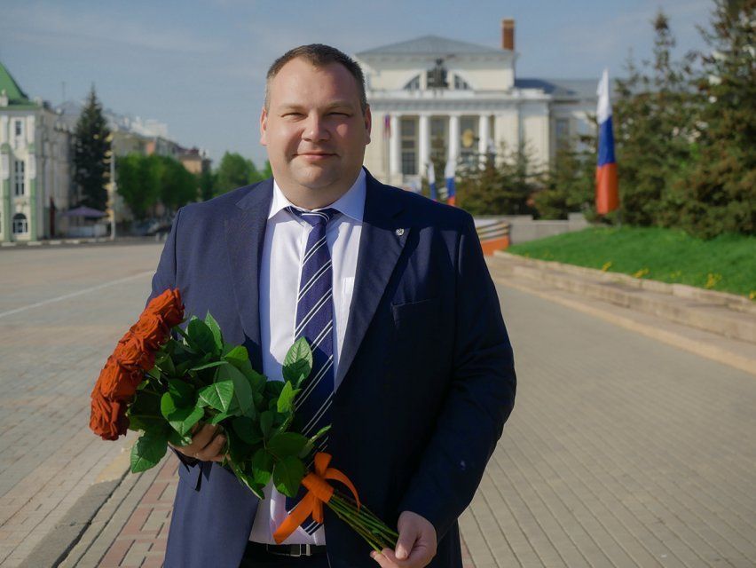 Сергей Кутенев поздравил ветеранов с 80-летием Победы и выразил благодарность за подвиг