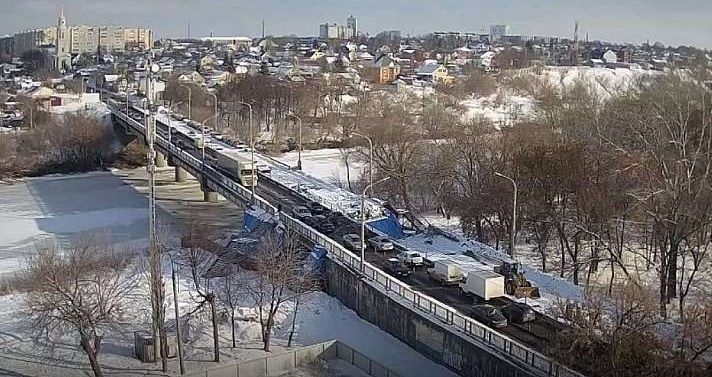 УКХ Орла готовится судиться с подрядчиком, ремонтирующим мост Дружбы