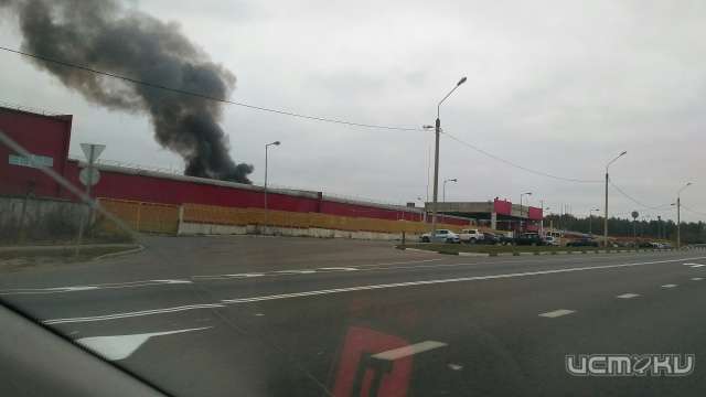 В Орле горит закрытый завод "Кока-кола". Фото 