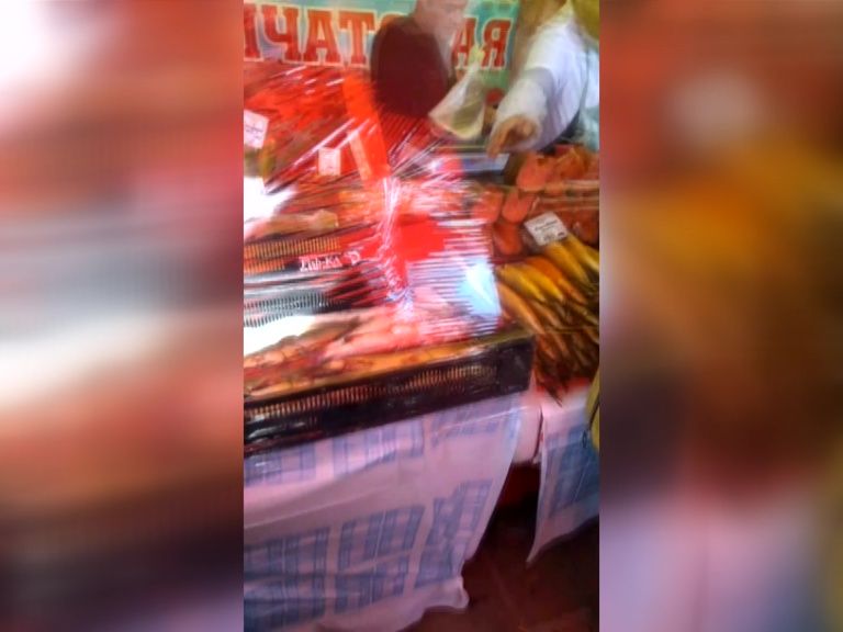 Видео: орловчане жалуются на уличную торговлю рыбой в условиях антисанитарии 