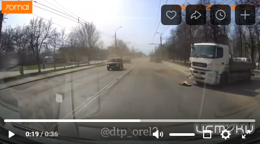 В Орле на Московском шоссе грузовик врезался в автобус