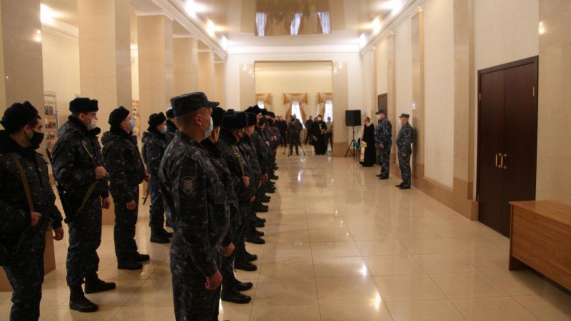 Митрополит Тихон благословил орловских полицейских перед поездкой на Северный Кавказ