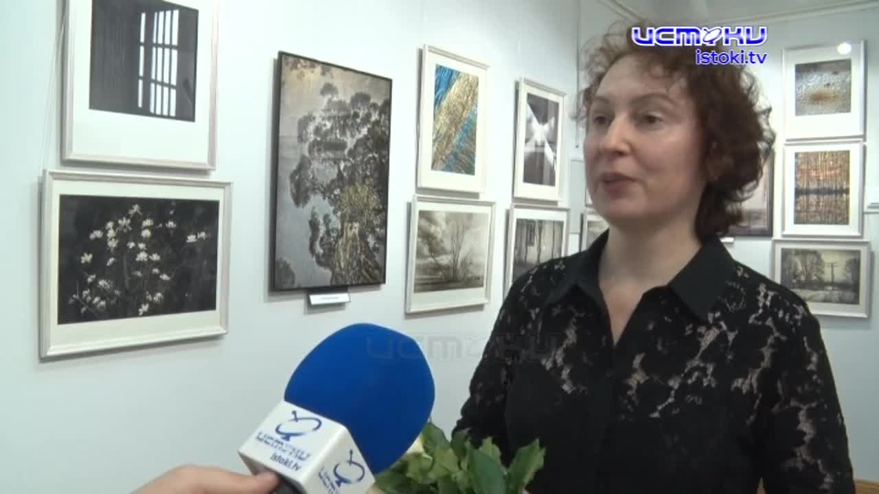 В Орловском Краеведческом музее продолжает работать выставка «Со-бытие́» московской фотохудожницы Александры Алексия.