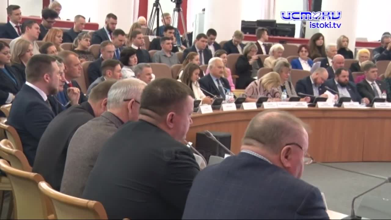 Первый раз в новом году. Областные депутаты собрались вместе, чтобы обсудить 38 вопросов, в их числе про образование и детство