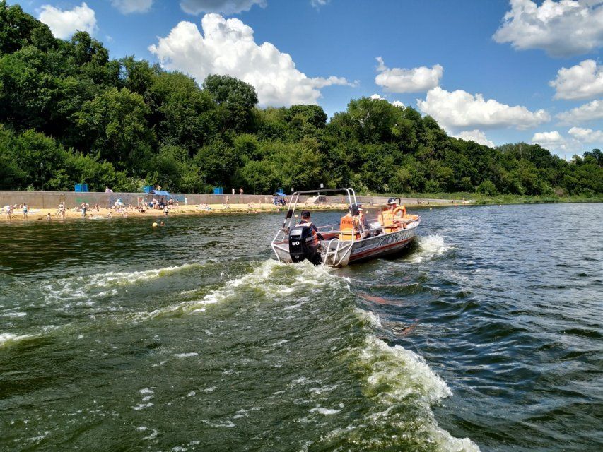Чтобы не было беды. Сотрудники МЧС напомнили отдыхающим на орловских водоемах правила поведения на воде. Особое внимание тем, кто был с детьми