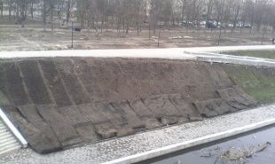 На орловской набережной сдуло газон