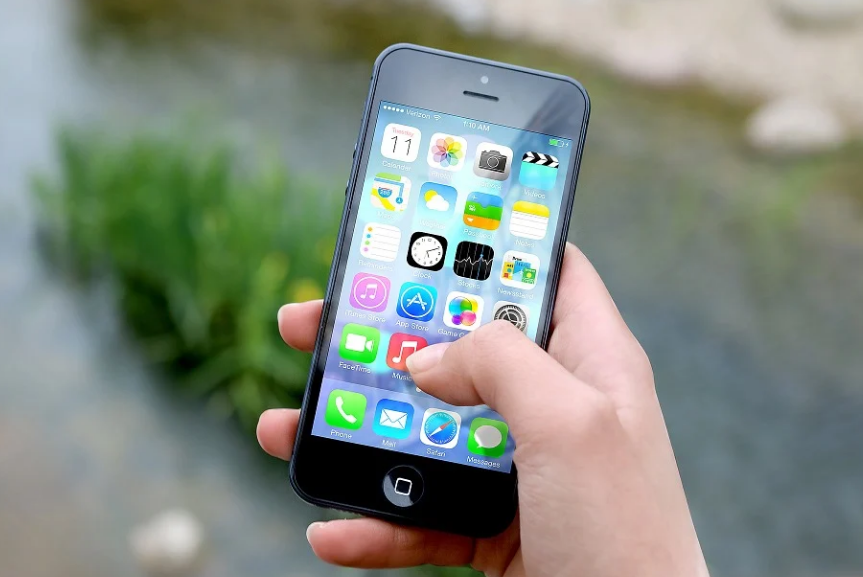 Орловчанин сходил в гости и остался без сотового телефона