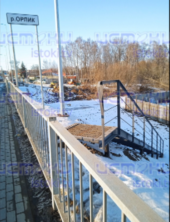 Орловчанин прислал нам фотографию оторванного спуска на Колхозном мосту