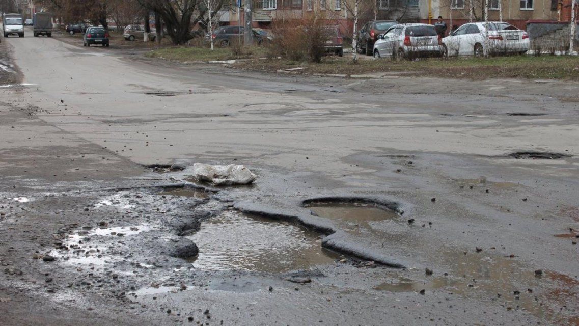 На 17 участках дорог в Орле залатают ямы по гарантии 