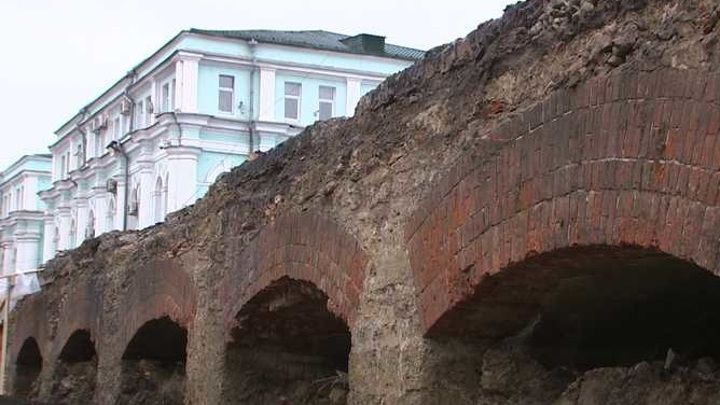 Работы на Красном мосту приостановлены с апреля месяца и никто из чиновников не может назвать сроки их возобновления