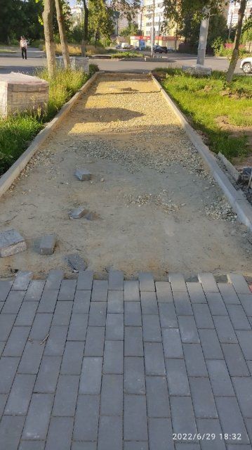 У орловской школы не достроили 15 метров пешеходной дорожки