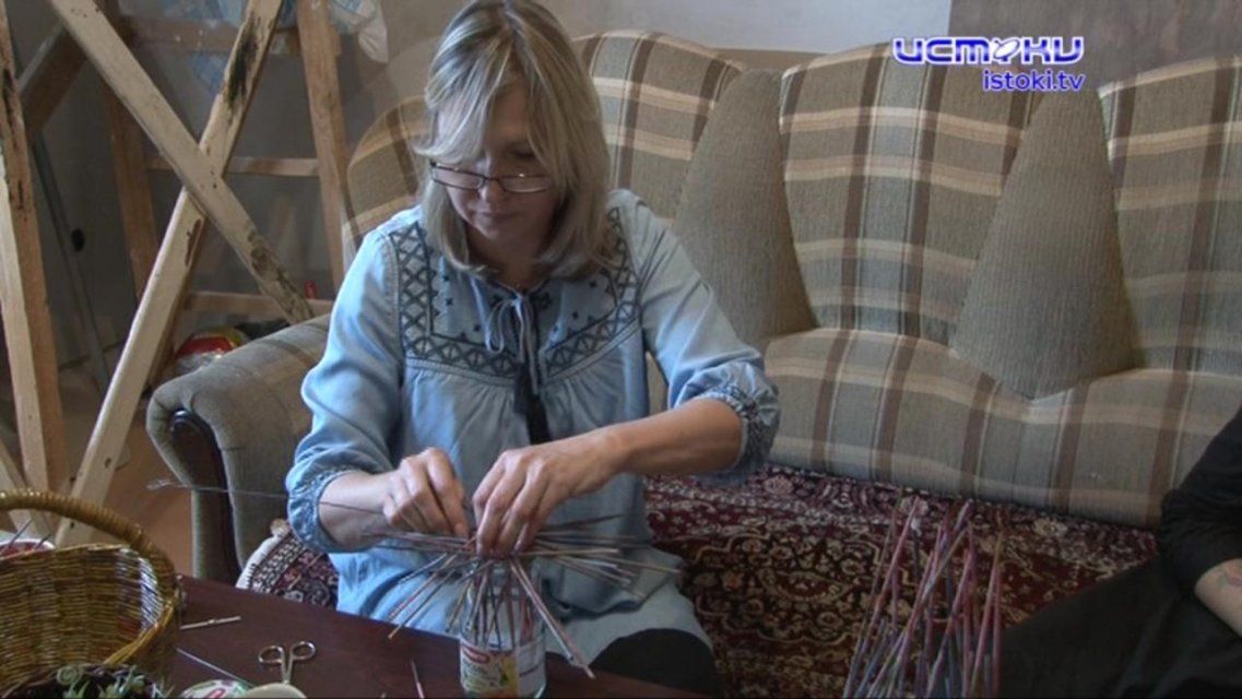 Уникальные корзины из обычных газет: как орловская мастерица создает красоту