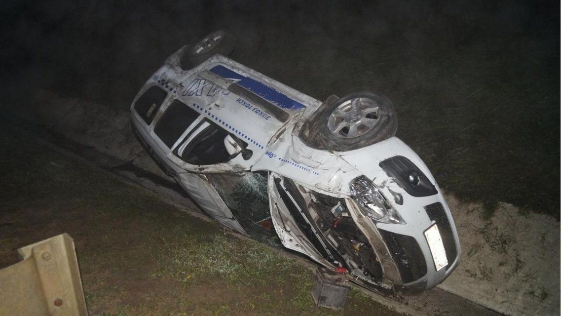 Под Орлом пьяный таксист улетел с трассы в кювет