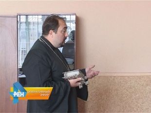 Отец Олег для горе-отцов. Злостные неплательщики по алиментам послушали проповедь 