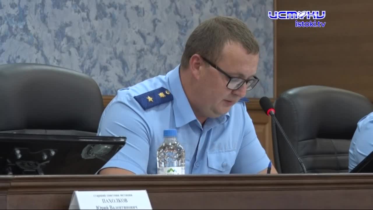 1 200 нарушений закона, 450 должностных лица, по инициативе прокуроров привлечены к разного рода ответственности.