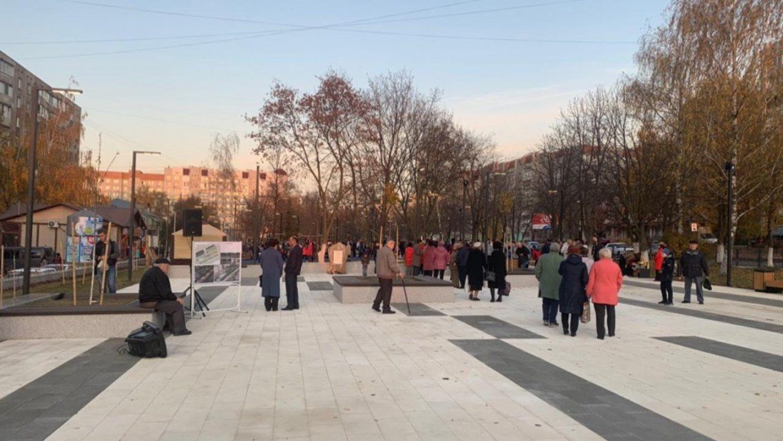 Фоторепортаж: в Орле открыли обновленный сквер на ул. 5 Августа