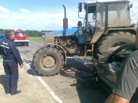 Во Мценском районе столкнулись автомобиль и трактор