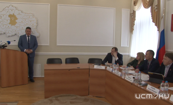 "Папка под мышкой, печать в кармане". Как иногородние подрядчики приезжают в орловский регион рассказали на профильном депутатском комитете