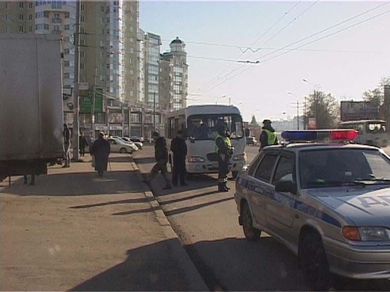 Машина против ларьков