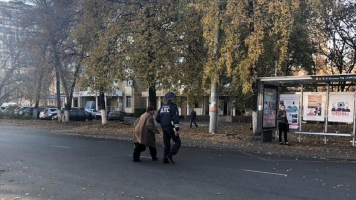 «Сынок, до пешеходного не дойду»: в Орле ГИБДД вышла на борьбу с нарушителями