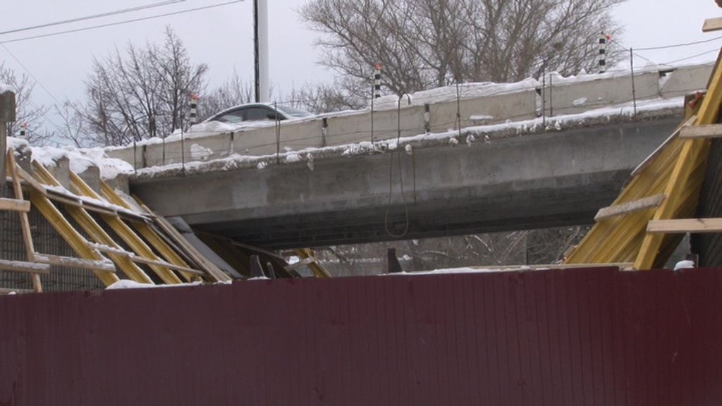 Проблему с зарплатами рабочих на мосту Дружбы решат за счет федерального бюджета