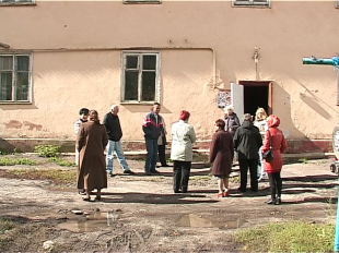 Дом-призрак: двухэтажка, которой не должно было быть еще 30 лет назад 