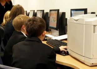 В Орловской области школьники имели доступ к информации экстремистского характера