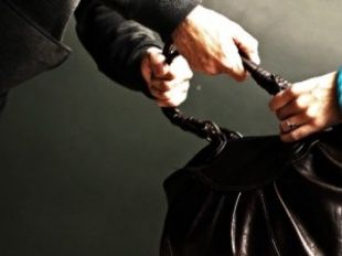 В Орловском районе мужчина пытался ограбить прохожую