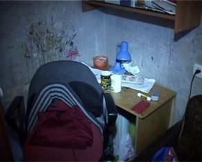 5 человек в одной комнате. Чиновники забыли, что отсутствие возможностей не освобождает их от ответственности