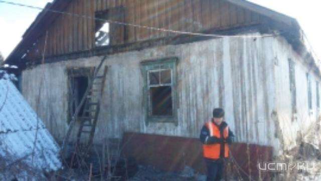 Из-за сжигания травы в Урицком районе сгорел дом