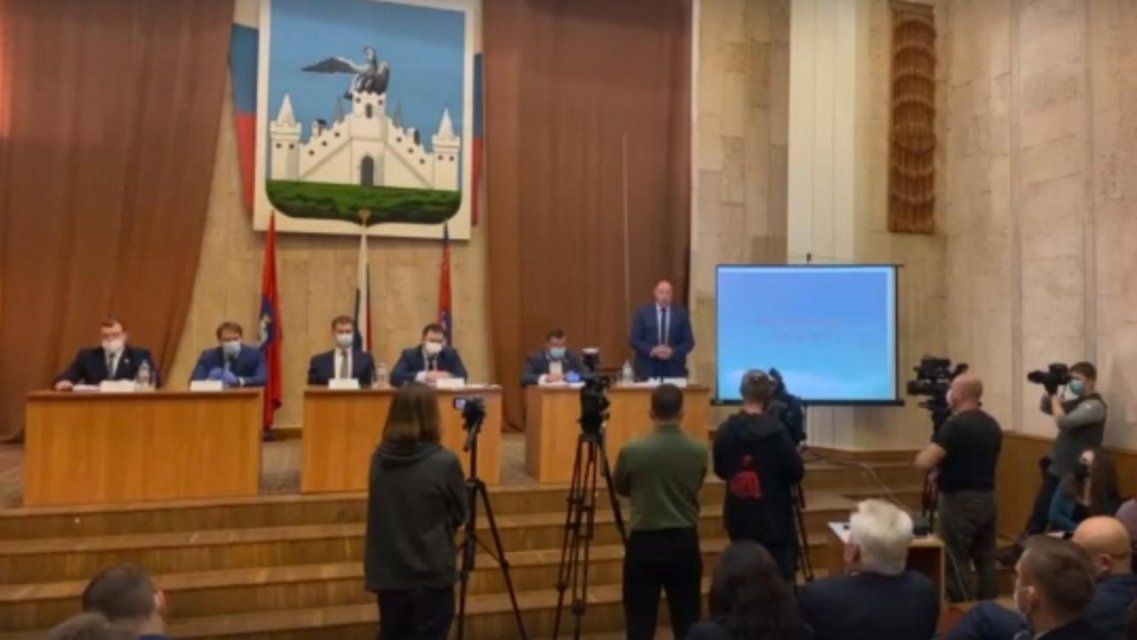 «Не хотим участвовать в этом спектакле»: часть депутатов ушла с выборов мэра Орла 