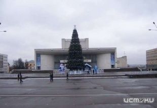 В Орле открылась главная городская елка