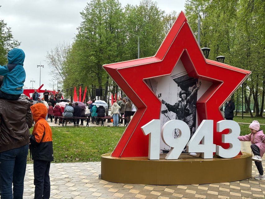 Непогода сегодня не помешала орловчанам отметить День Победы и посетить массовые мероприятия