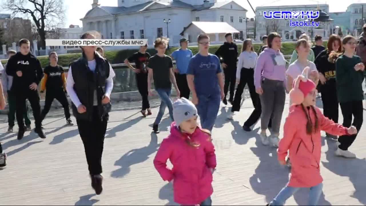 Тема здорового образа жизни с каждым годом набирает популярность. Во Всемирный День здоровья по всей стране прошли «Открытые тренировки с МЧС России»...