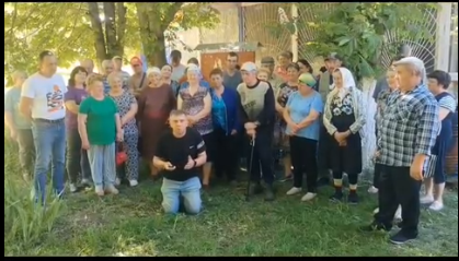 Жители орловской глубинки вынуждены объезжать дорогу через лес