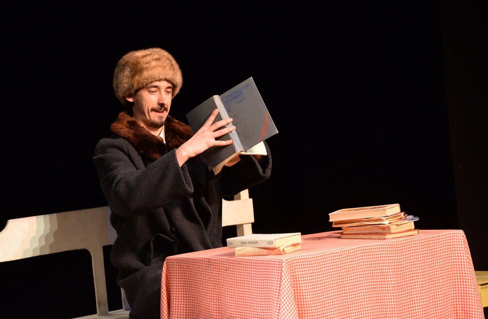 В рамках фестиваля LUDI актеры курского театра представят спектакль «Квадратура круга»