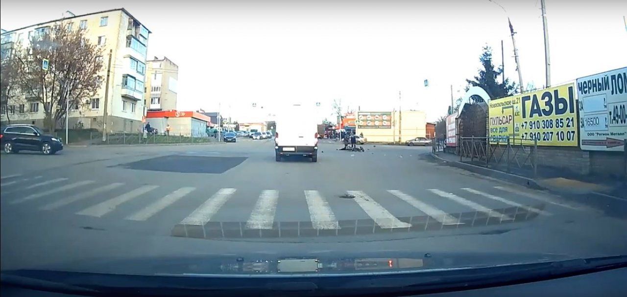 В Орле юноша на питбайке спровоцировал ДТП и попал в реанимацию