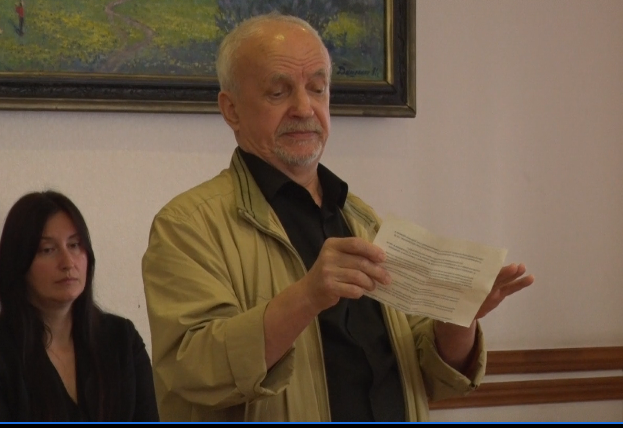 "Такое сложное название сделано для того, чтобы подрядчики не заявлялись". 