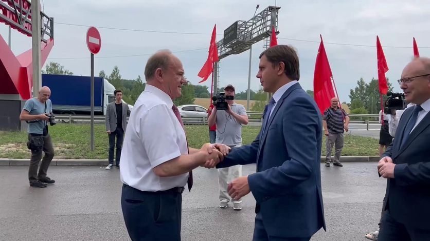 Лидер ЛДПР подарил Генннадию Зюганову китайский внедорожник?