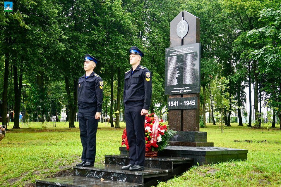 В Орле открыли стелу в память о погибших сотрудниках госбезопасности