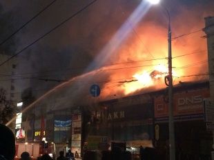 Фото и видео пожара в ТЦ Атолл в Орле