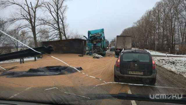 В Орловском районе столкнулись «КамАЗ» и «Вольво»