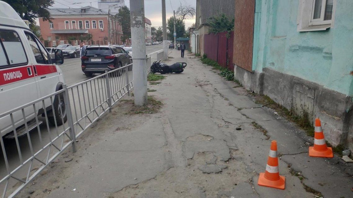 В Орле мотоциклист врезался в стену дома