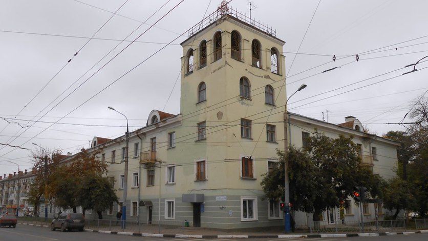 В Орле дом №50 на ул. Октябрьской, с которого падает штукатурка, отремонтируют